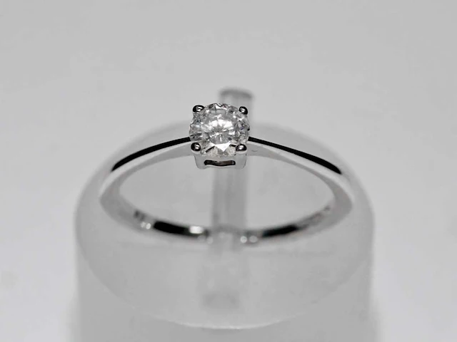 9 kt witgouden ring met natuurlijke diamant - afbeelding 1 van  7