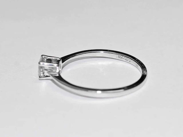 9 kt witgouden ring met natuurlijke diamant - afbeelding 3 van  7