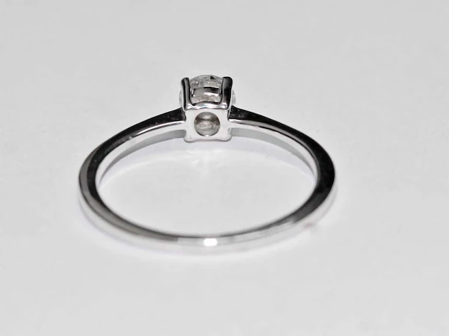 9 kt witgouden ring met natuurlijke diamant - afbeelding 4 van  7