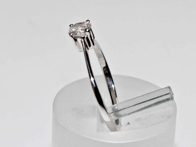 9 kt witgouden ring met natuurlijke diamant - afbeelding 6 van  7