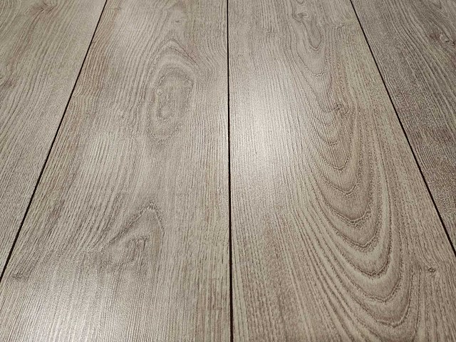 9 m2 laminaat plank - 1290 x 190 x 8 mm - afbeelding 1 van  1