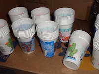 9 pakjes met 8 plastic bekers assorti - afbeelding 3 van  3