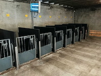 9 stuks kalverboxen – compleet systeem – met rvs en kunststof onderdelen - afbeelding 3 van  8