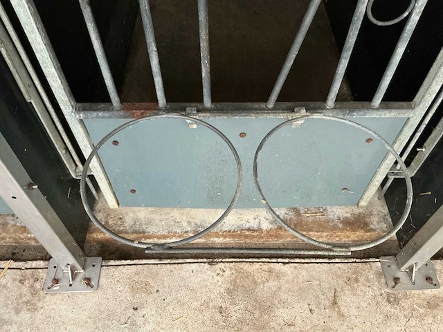 9 stuks kalverboxen – compleet systeem – met rvs en kunststof onderdelen - afbeelding 4 van  8