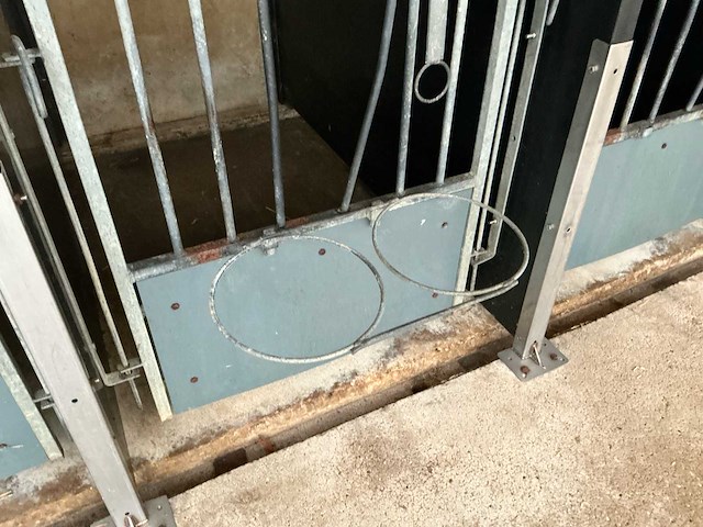 9 stuks kalverboxen – compleet systeem – met rvs en kunststof onderdelen - afbeelding 5 van  8