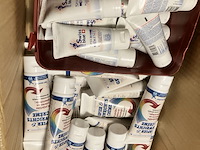 9 x tube spiercrem a 75 ml. febr 2026 en 17 testtubes van 30 ml, totaal dus 26 stuks - afbeelding 4 van  5