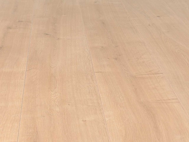 92 m2 laminaat plank - 1383 x 193 x 10 mm - afbeelding 1 van  4