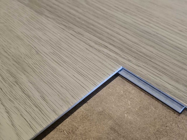 92 m2 pvc spc click plank - 530 x 150 x 4 mm - afbeelding 2 van  3