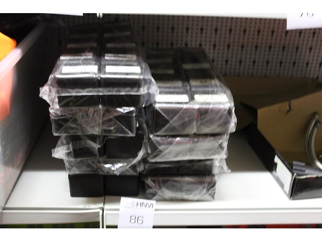 92 mokerdoppen. ca. 54 stuks met afm. 43 x 43 mm en circa 38 stuks met afm. 47 x 47 mm - afbeelding 1 van  3