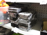 92 mokerdoppen. ca. 54 stuks met afm. 43 x 43 mm en circa 38 stuks met afm. 47 x 47 mm - afbeelding 2 van  3