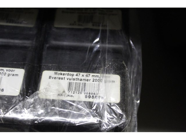92 mokerdoppen. ca. 54 stuks met afm. 43 x 43 mm en circa 38 stuks met afm. 47 x 47 mm - afbeelding 3 van  3