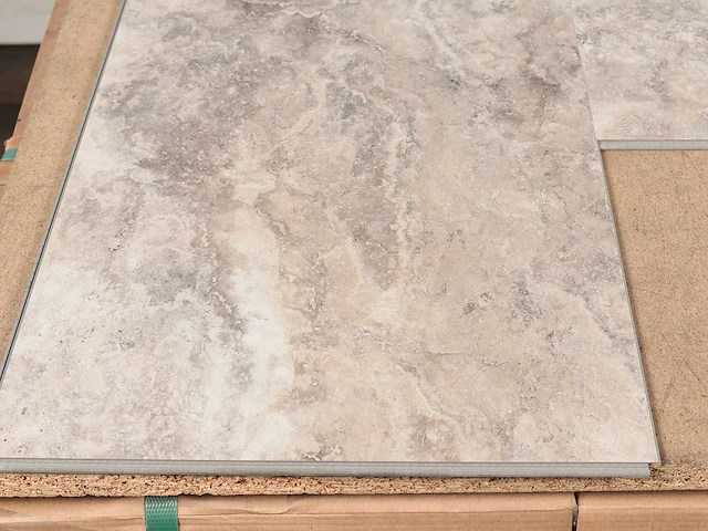 93 m2 pvc click tegel met xps onderlaag - 610 x 305 x 4,4 mm - afbeelding 1 van  2