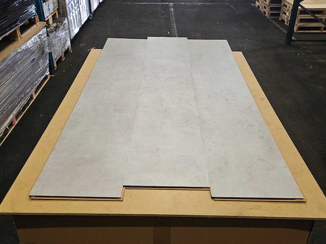 94 m2 laminaat plank - 1380 x 244 x 7 mm - afbeelding 1 van  1