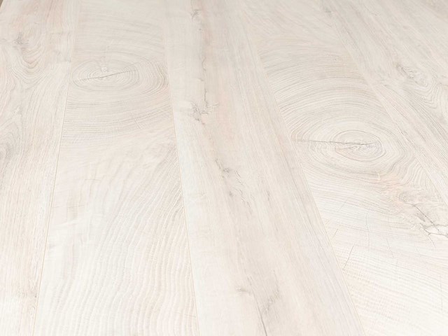 95 m2 laminaat plank - 1383 x 159 x 10 mm - afbeelding 1 van  4