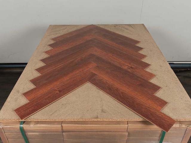 95 m2 laminaat visgraat - 504 x 84 x 8 mm - afbeelding 3 van  4