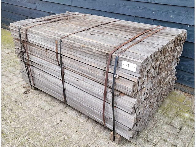 950 x azobe piket paal 25 x 25mm, lengte 150cm - afbeelding 3 van  4