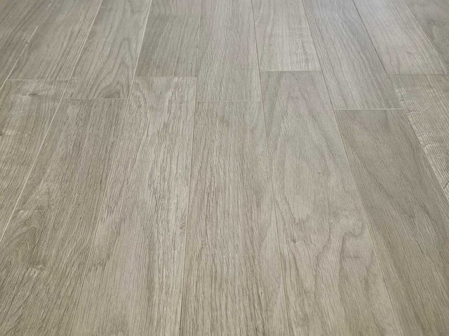 97 m2 laminaat plank - 504 x 84 x 8 mm - afbeelding 1 van  3