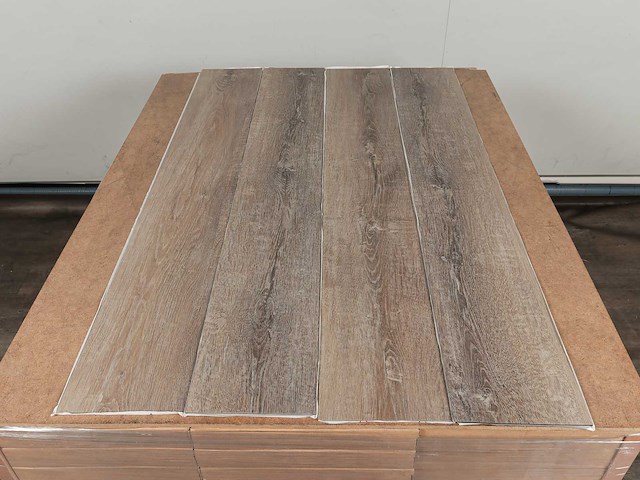 98 m2 pvc zelfklevend stroken - 1219 x 184 x 2,5 mm - afbeelding 3 van  4