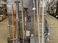 9x diverse scheppen en bouwgereedschap - afbeelding 1 van  5