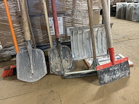 9x diverse scheppen en bouwgereedschap - afbeelding 2 van  5