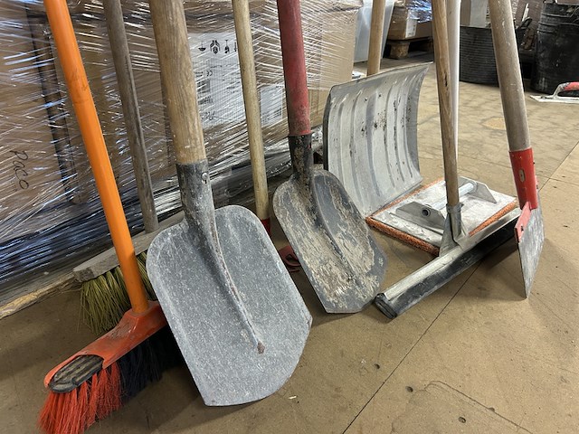 9x diverse scheppen en bouwgereedschap - afbeelding 4 van  5