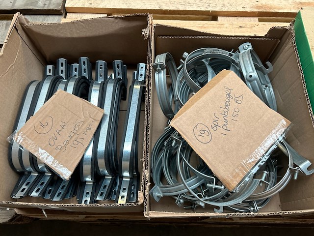 9x doos met installatiemateriaal met o.a. metalen pijpbeugels - afbeelding 2 van  15