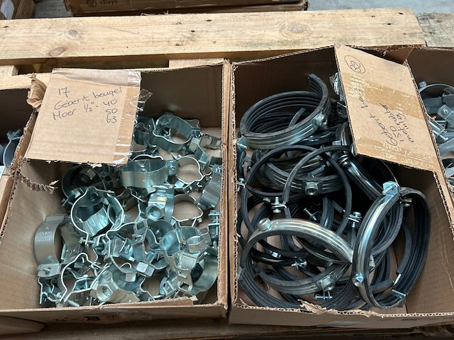 9x doos met installatiemateriaal met o.a. metalen pijpbeugels - afbeelding 9 van  15