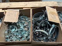 9x doos met installatiemateriaal met o.a. metalen pijpbeugels - afbeelding 9 van  15
