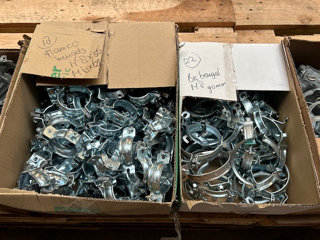 9x doos met installatiemateriaal met o.a. metalen pijpbeugels - afbeelding 14 van  15