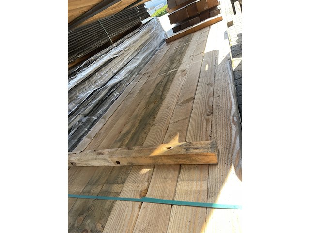 9x douglas balken fijnbezaagd, 120x120mm, lengte 400cm - afbeelding 1 van  3