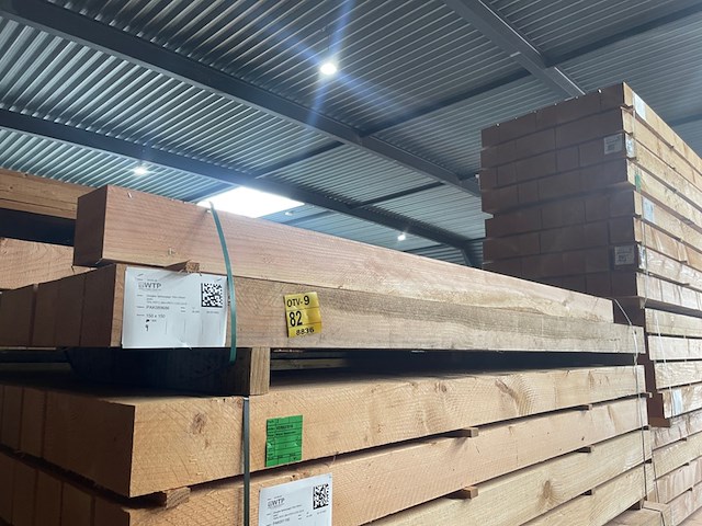 9x douglas balken fijnbezaagd, 150x150mm, lengte 300cm - afbeelding 4 van  4