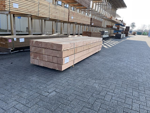 9x douglas balken fijnbezaagd, 150x150mm, lengte 400cm - afbeelding 2 van  4