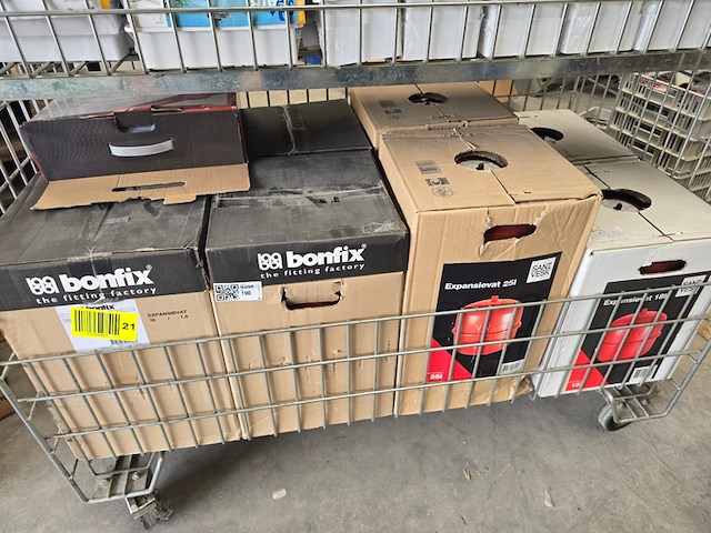 9x expansievat bonfix, 18l en 25l - afbeelding 1 van  5