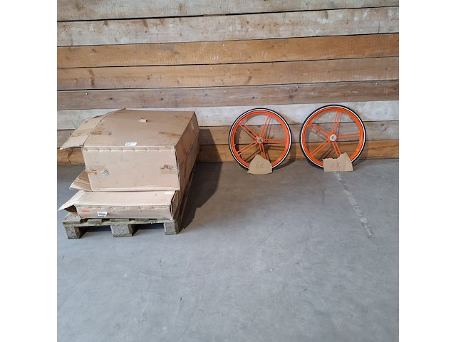 9x fiets voorwiel met velg - afbeelding 1 van  4