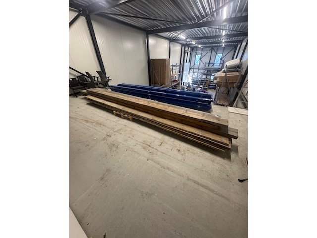 9x houten balk en 4x steigerplank - afbeelding 1 van  4