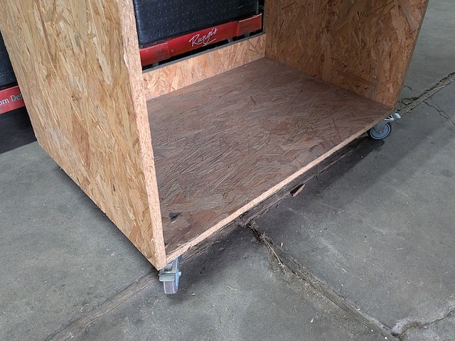 9x houten showroom meubel op wielen - afbeelding 3 van  8