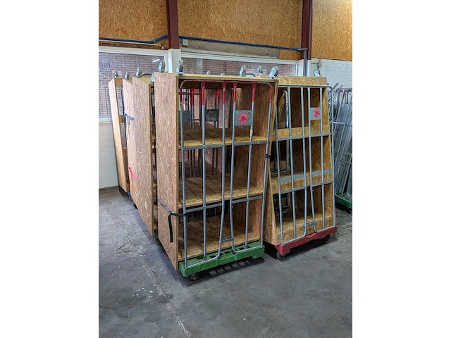 9x houten showroom meubel op wielen - afbeelding 6 van  8