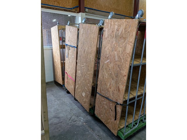 9x houten showroom meubel op wielen - afbeelding 7 van  8