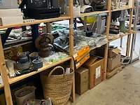 9x inhoud stellingvak w.o. huishoudelijke artikelen, decoratie en opslagbenodigdheden w.o. masterpro, geberit, yepp, h&m