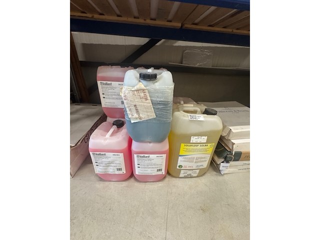 9x jerrycan spoelvloeistof warmtepompen vaillant, 302263 - afbeelding 1 van  6