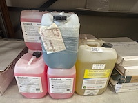 9x jerrycan spoelvloeistof warmtepompen vaillant, 302263 - afbeelding 1 van  6