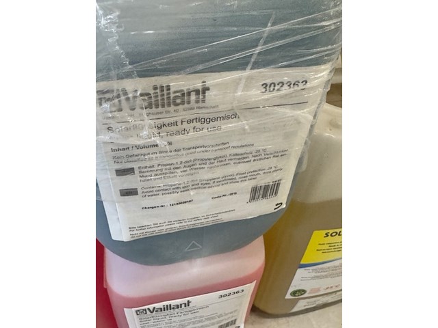 9x jerrycan spoelvloeistof warmtepompen vaillant, 302263 - afbeelding 5 van  6