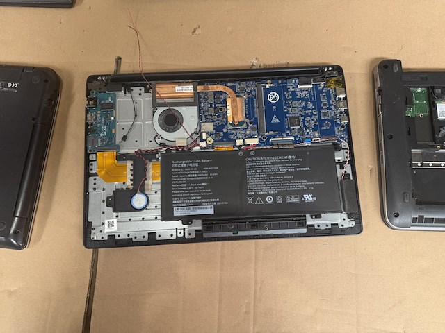 9x laptop - afbeelding 2 van  13