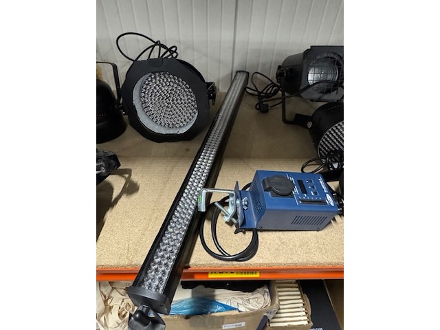 9x led par spot, dimmer pack en led rail seurolite en showtec - afbeelding 11 van  17