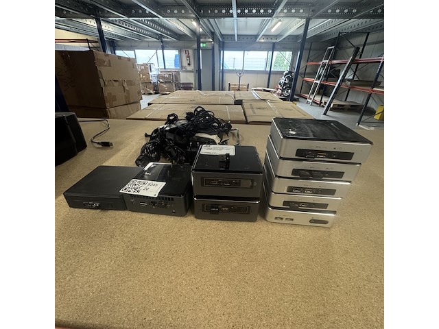 9x nuc computer - afbeelding 1 van  5