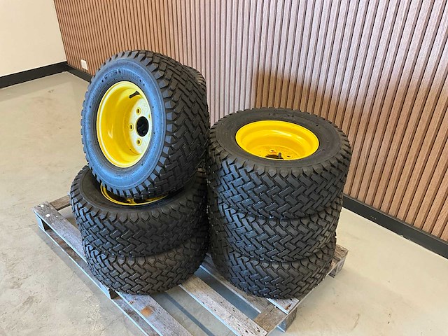 9x ongebruikt trelleborg band met velg 20x8.00-10 - afbeelding 3 van  7