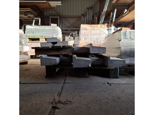 9x prefab betonnen raamdorpelstenen en kantplanken - afbeelding 2 van  8
