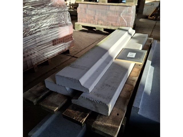 9x prefab betonnen raamdorpelstenen en kantplanken - afbeelding 4 van  8