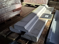 9x prefab betonnen raamdorpelstenen en kantplanken - afbeelding 4 van  8