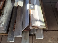 9x prefab betonnen raamdorpelstenen en kantplanken - afbeelding 6 van  8